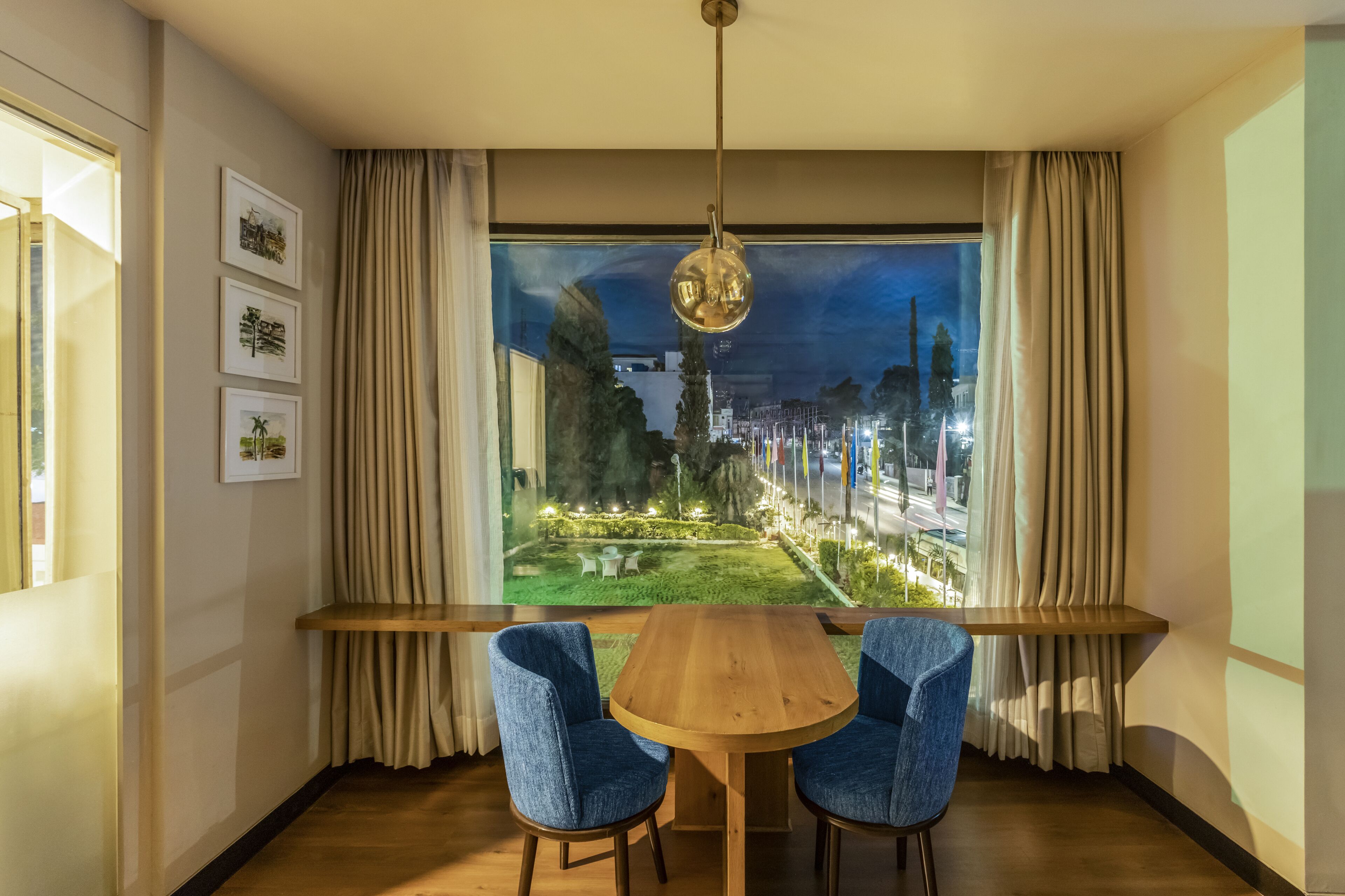 Premium Double Room | Hypo-allergenic bedding, minibar, in-room safe, desk