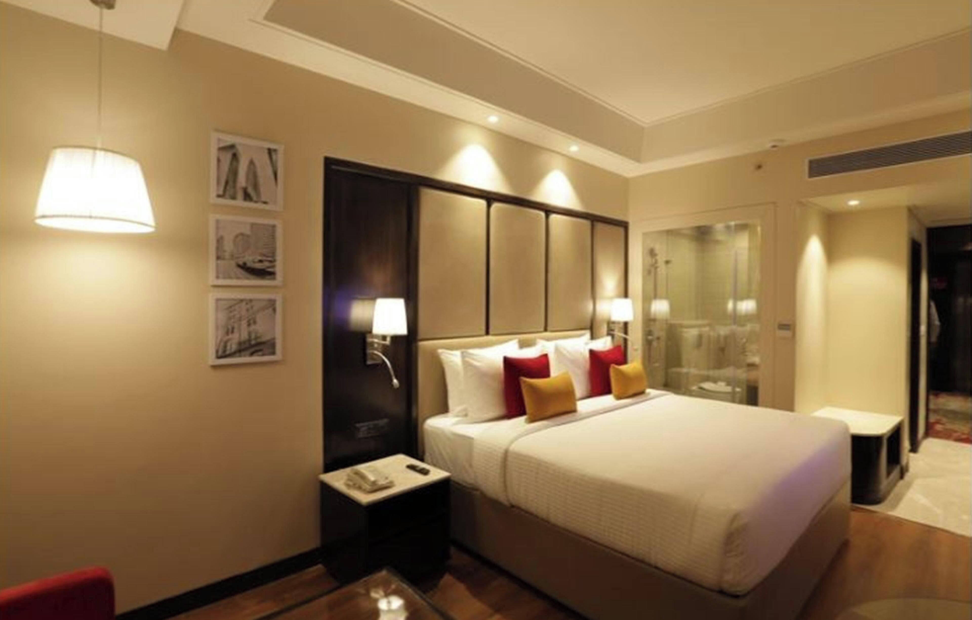 Habitación Deluxe, 1 cama King size | Ropa de cama hipoalergénica y minibar 