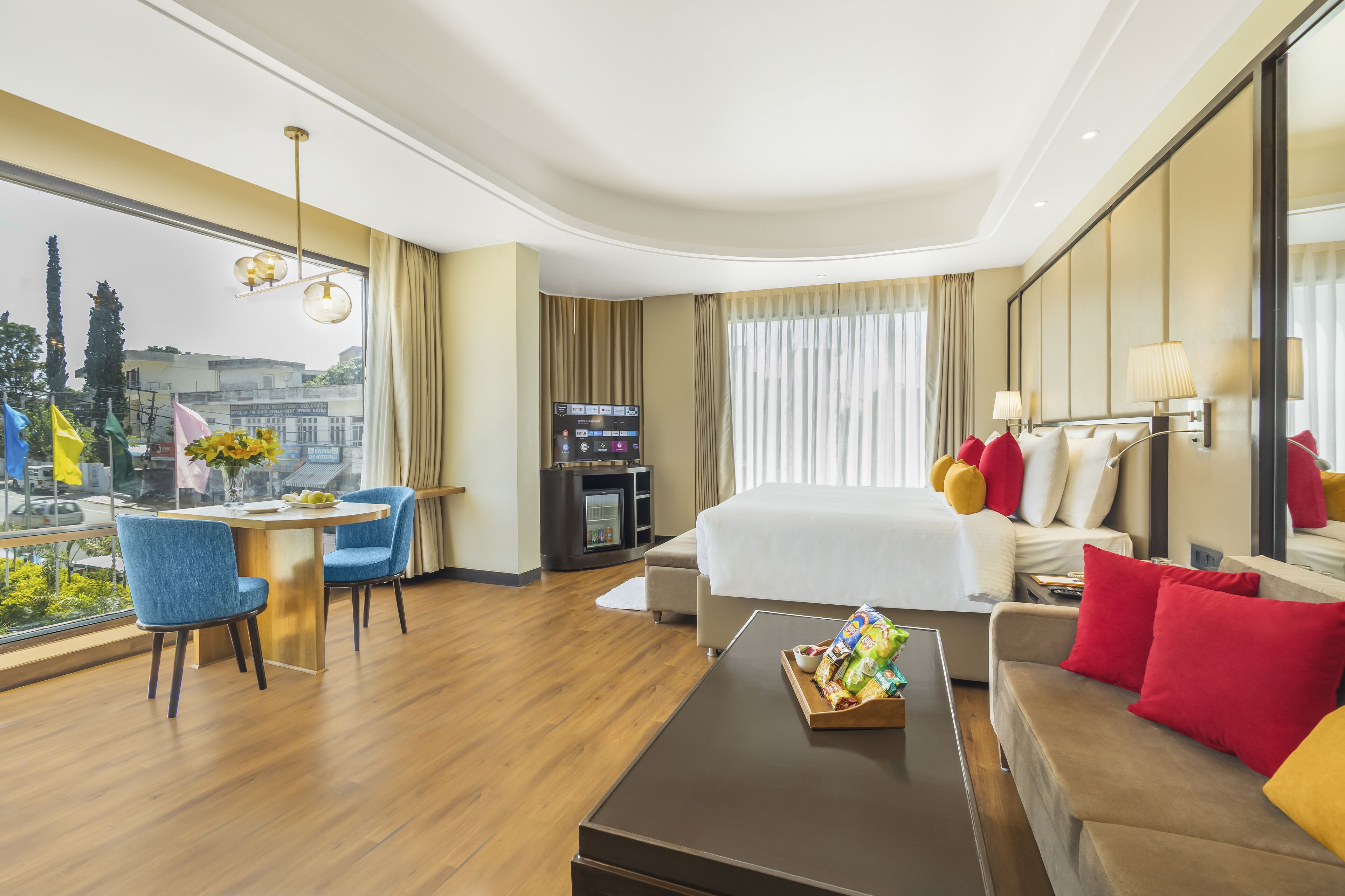 Premium Double Room | Hypo-allergenic bedding, minibar, in-room safe, desk