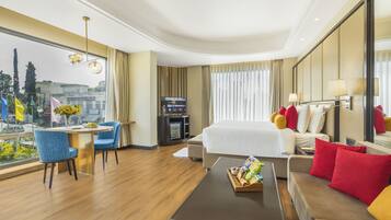 Premium Double Room | Hypo-allergenic bedding, minibar, in-room safe, desk