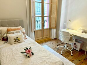 3 bedrooms, in-room safe, desk, iron/ironing board