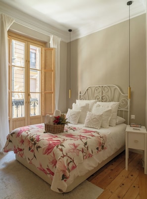 3 bedrooms, in-room safe, desk, iron/ironing board