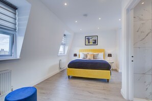 2 bedrooms, travel cot, free WiFi, bed sheets