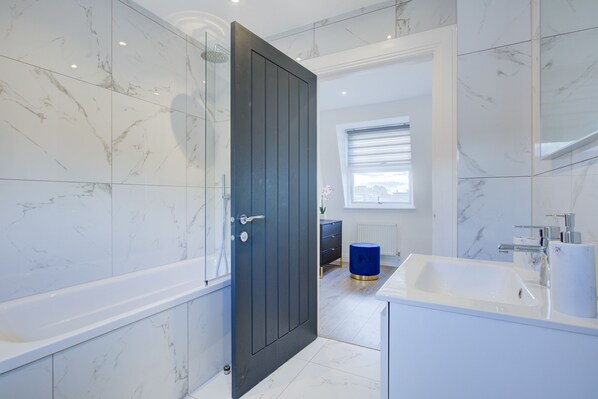 Apartment, Multiple Beds | Bathroom | Combined shower/tub, deep soaking tub, hair dryer, towels