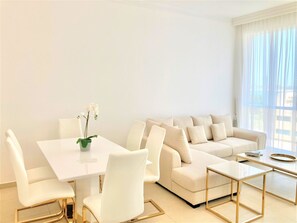 Apartment (1 Bedroom) | Living room | 1-cm plasma TV with satellite channels, TV - Luxurious Stay at the Walk JBR (Dubai)
