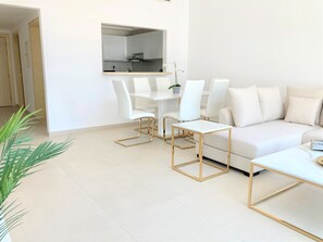 Appartement (1 Bedroom) | Salle de séjour | Télévision à écran plasma de 1 cm avec chaînes par satellite, télévision