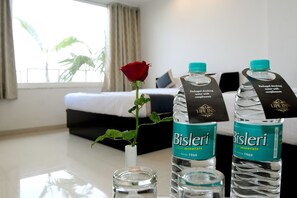 Deluxe Double Room | Premium bedding, desk, free WiFi, bed sheets - Hotel Life Inn (Jaipur)