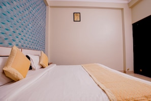 Individually furnished, free WiFi, bed sheets