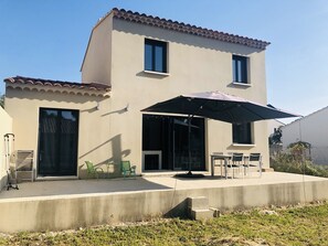 تناول الطعام بالخارج