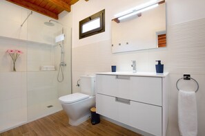 Bruser, hårtørrer, håndklæder