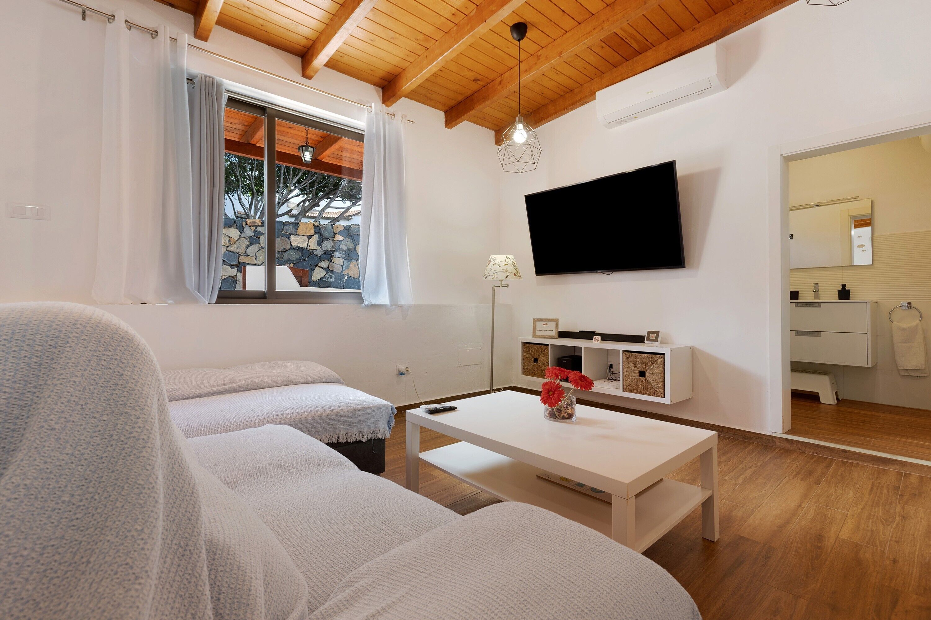 2 dormitorios, tabla de planchar con plancha, wifi gratis y ropa de cama