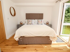 Cottage | Interior - Claret (Ryde)