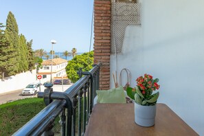Property grounds - 'Cute Apartment Oceanfront' with Sea View, Shared Pool & A/C (Benalmadena)