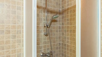 Douche, serviettes fournies