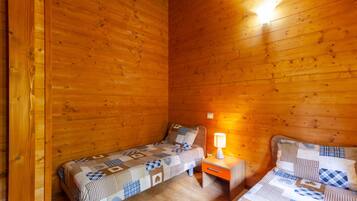 2 bedrooms, bed sheets