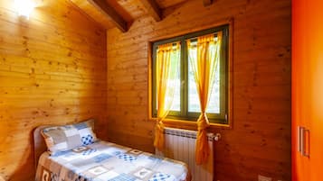 2 bedrooms, WiFi, bed sheets