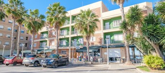 Appartement de vacances 'Apartamento las Palmeras 1' près de la plage avec terrasse.