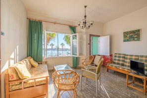 TV - Apartment Las Palmeras 2 with Sea View & Terrace (Benicarló)