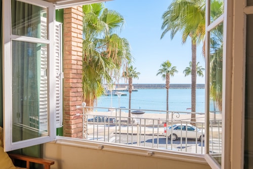 Apartment Las Palmeras 2 with Sea View & Terrace