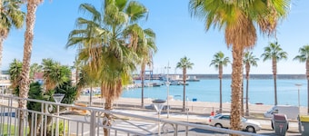 Apartment Las Palmeras 2 with Sea View & Terrace
