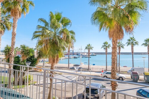 Apartment Las Palmeras 2 with Sea View & Terrace