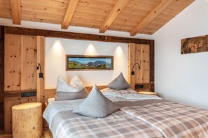 2 室のベッドルーム、WiFi (無料)、ベッドシーツ