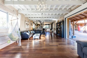 Interior - Holiday Home 'House 500m from the Ocean Carcans' with Garden & Wi-Fi (Carcans)