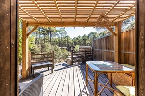 Outdoor spa tub - 'Studio 500m from Carcans Beach' with Garden & Wi-Fi (Carcans)
