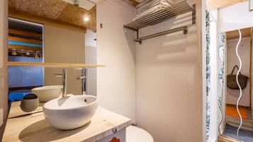 Douche, serviettes fournies