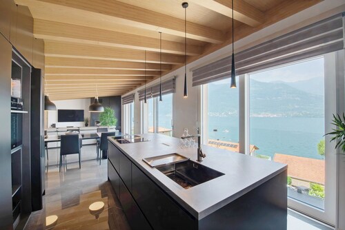 Apartment 'Luxury Lakefront Penthouse' with Lake View, Wi-Fi and Air Conditioning