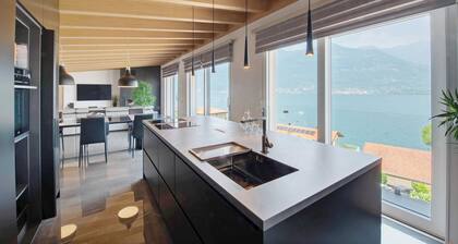 Apartment 'Luxury Lakefront Penthouse' with Lake View, Wi-Fi and Air Conditioning