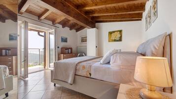 1 slaapkamer, een strijkplank/strijkijzer, gratis wifi, beddengoed