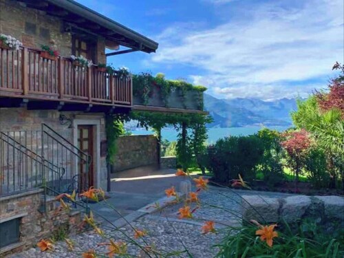 Holiday Home 'Splendido Cottage Lake View' with Terrace & Wi-Fi