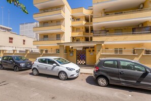 Exterior - GuestHost - Bright and roomy apartment tastefully furnished and equipped with every comfort to accommodate up to 4 people, including a spacious terrace equipped for pleasant moments of relaxation and a garage. The flat is located in a quiet residential a (Lecce)