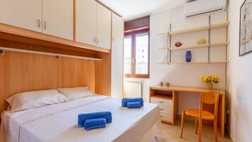 2 habitaciones, tabla de planchar con plancha, wifi y ropa de cama