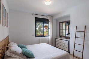 4 soverom, strykejern/-brett, wi-fi (inkludert) og sengetøy