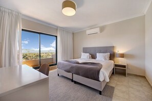 2 slaapkamers, een strijkplank/strijkijzer, gratis wifi, beddengoed