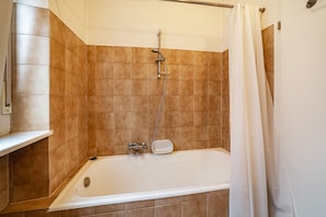 Bathtub, hair dryer, towels