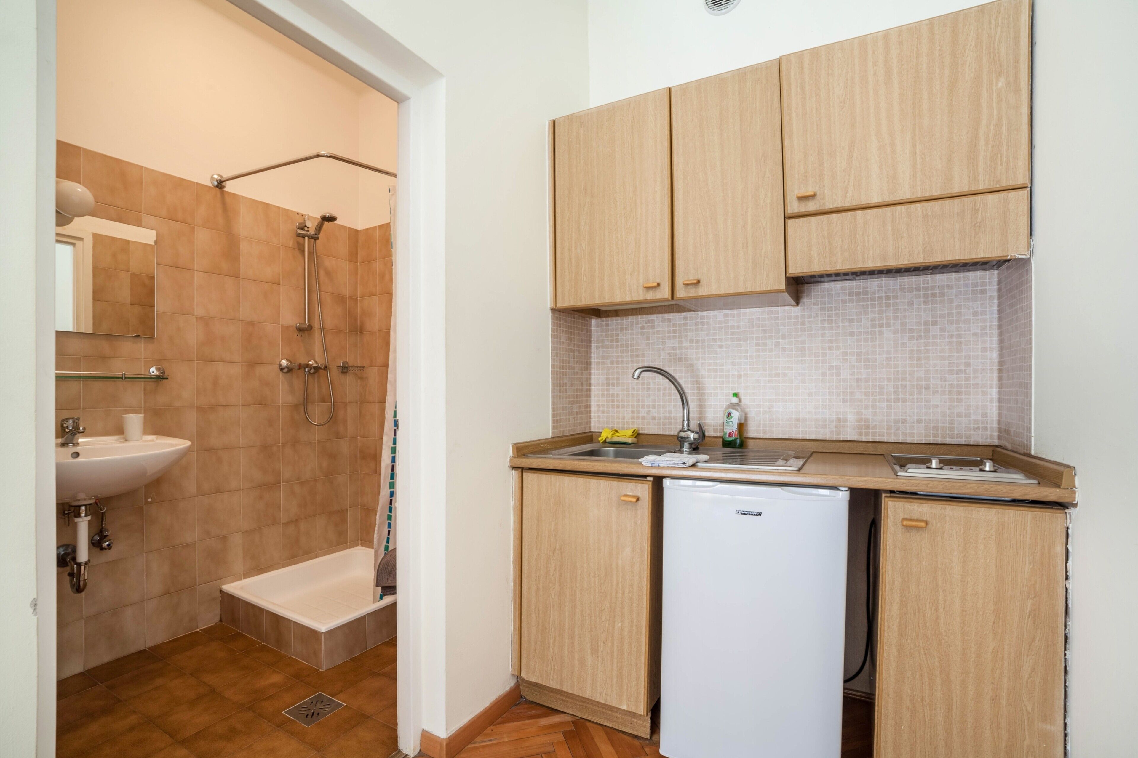 Bathtub, hair dryer, towels