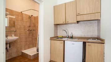 Bathtub, hair dryer, towels