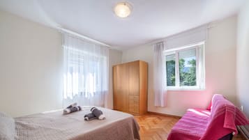 1 bedroom, free WiFi, bed sheets