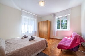 1 bedroom, free WiFi, bed sheets - Residence Hubertus Apartment 5 with  Balcony & Wi-Fi (Meran)