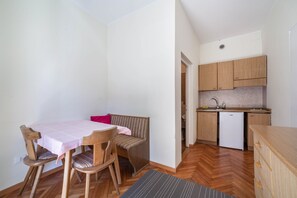 Dining - Residence Hubertus Apartment 5 with  Balcony & Wi-Fi (Meran)