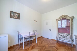 Dining - Residence Hubertus Apartment 6 with Balcony & Wi-Fi (Meran)