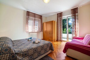 1 bedroom, free WiFi, bed sheets