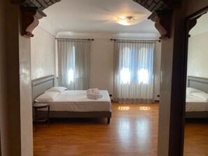 5 bedrooms, iron/ironing board, free WiFi, bed sheets - Villa 'Carlotta' with Sea View, Wi-Fi and Air Conditioning (Zafferana Etnea)