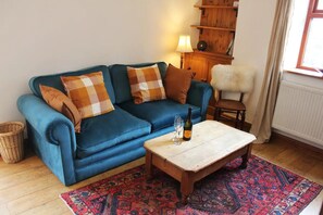 Cottage | Living area