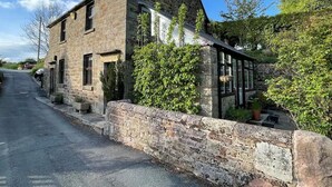 Front of property - Charming3Bedroom Cottage in Gr8 Location (Buxton)