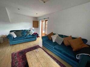 Cottage | Living area