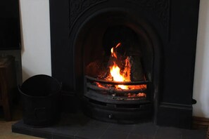 Cottage | Living area - Charming3Bedroom Cottage in Gr8 Location (Buxton)